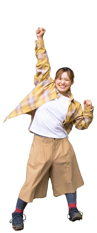 虚空蔵山の登山を楽しむ女性